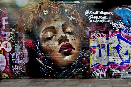 2024 7  $UK $ London Grafitties  24 gimp