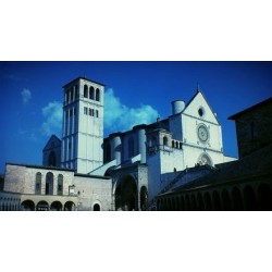 Assisi Basilika vor Azur-Himmel