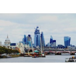 London - Finanzviertel von der Flussseite
