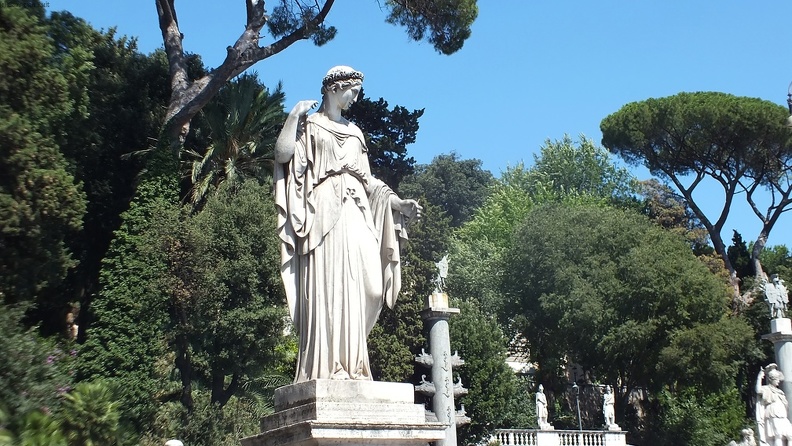 2017-Rom Figur am Piazza del Popolo